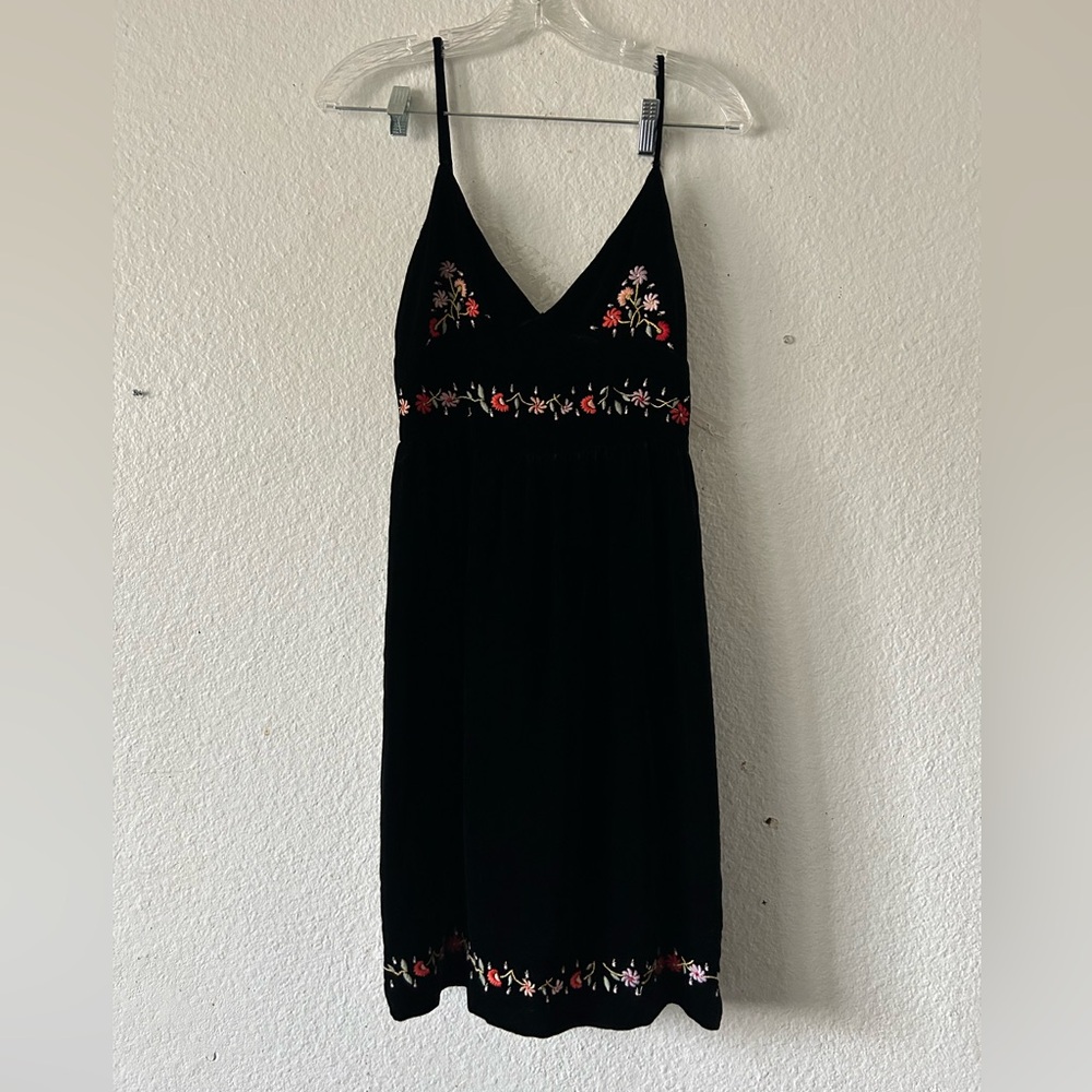 DKNY |‎ Y2K Black Velvet Floral Embroidered Boho Babydoll Midi Dress Sz 6